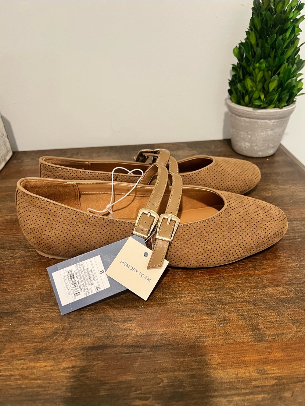 Universal Thread Henrietta Size 8 Taupe Double-Buckle Tan Women's Flats NWT - Picture 2 of 6